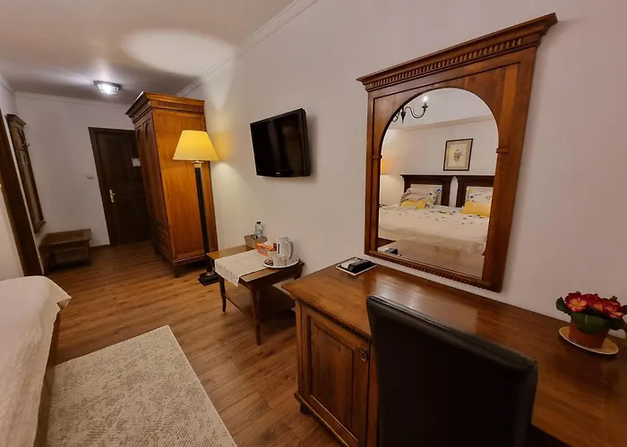 27 @ Arc De Triomphe *