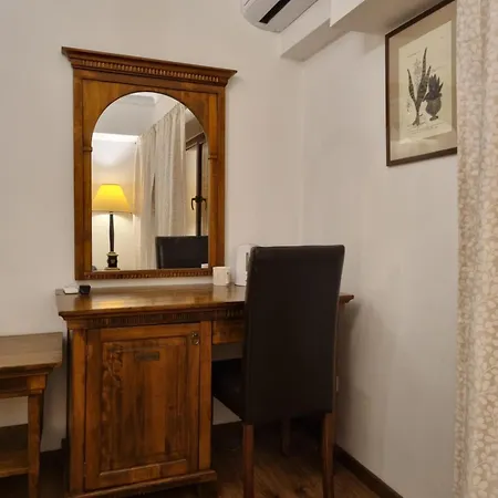 27 @ Arc De Triomphe *