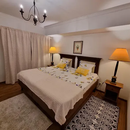 Apartment 27 @ Arc De Triomphe *