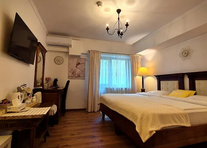 27 @ Arc De Triomphe