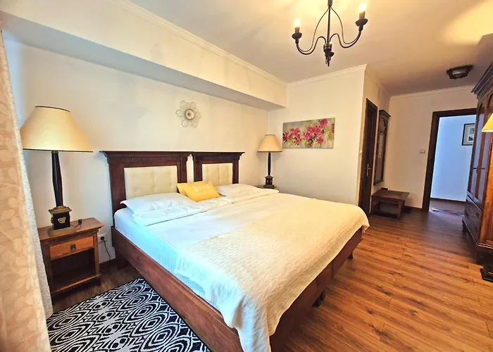 27 @ Arc De Triomphe *